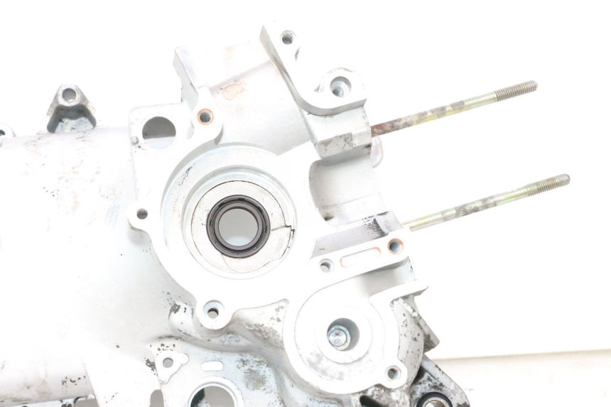 photo de LEFT ENGINE CRANKCASE PIAGGIO FLY 2T 50 (2004 - 2017) - Alternative perspective