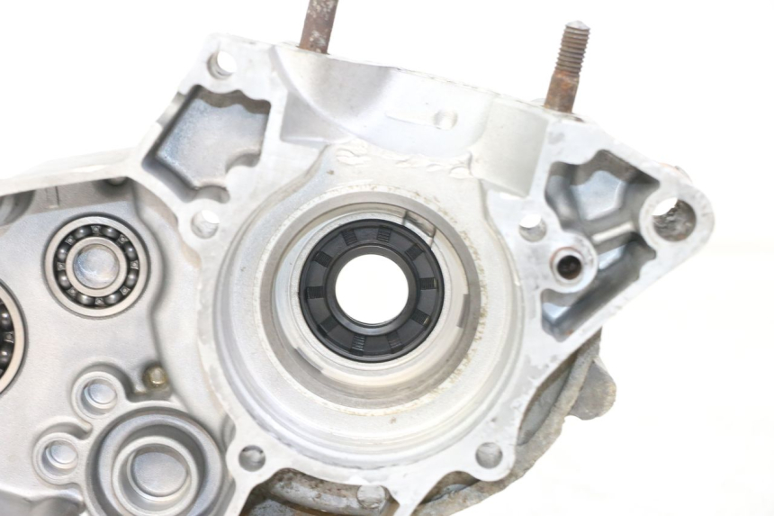photo de LEFT ENGINE CRANKCASE KAWASAKI KX 65 (2000 - 2019) - Alternative perspective
