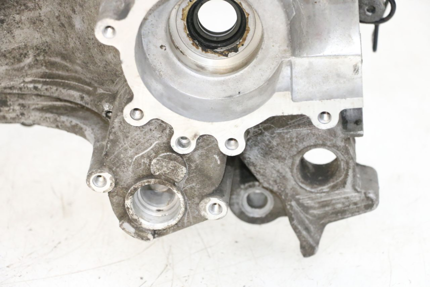 photo de LEFT ENGINE CRANKCASE PEUGEOT KISBEE 2T 50 (2010 - 2017) - Surface and material condition