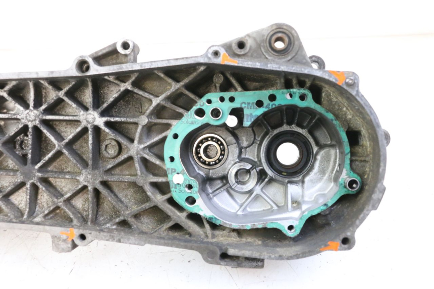 photo de LEFT ENGINE COVER PEUGEOT TKR TREKKER FURIOUS 50 (2005 - 2014) - Zoom on usage condition