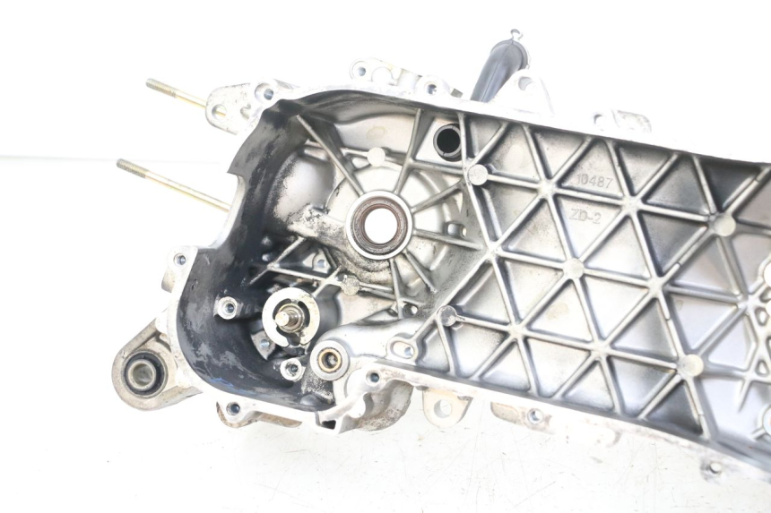 photo de LEFT ENGINE CRANKCASE PIAGGIO VESPA LX 2T 50 (2005 - 2013) - Surface and material condition