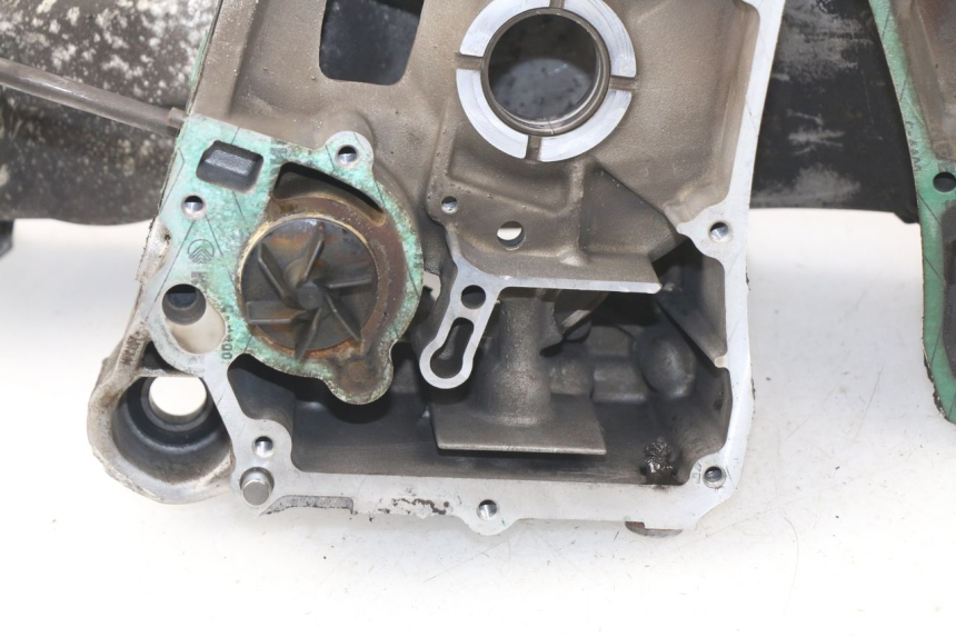 photo de LEFT ENGINE CRANKCASE APRILIA SCARABEO GT 125 (1999 - 2007) - Distinctive features