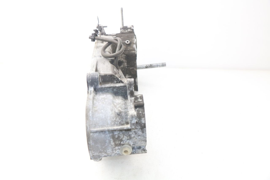 photo de LEFT ENGINE CRANKCASE APRILIA SCARABEO GT 125 (1999 - 2007) - Alternative perspective