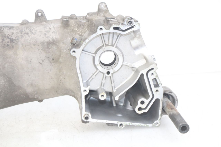 photo de LEFT ENGINE CASE APRILIA SCARABEO LIGHT 125 (2007 - 2011) - Additional view of the item