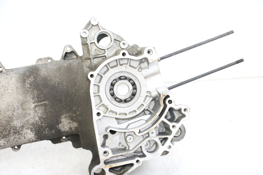 photo de LEFT ENGINE CRANKCASE APRILIA SCARABEO 100 (2003 - 2012) - Alternative perspective