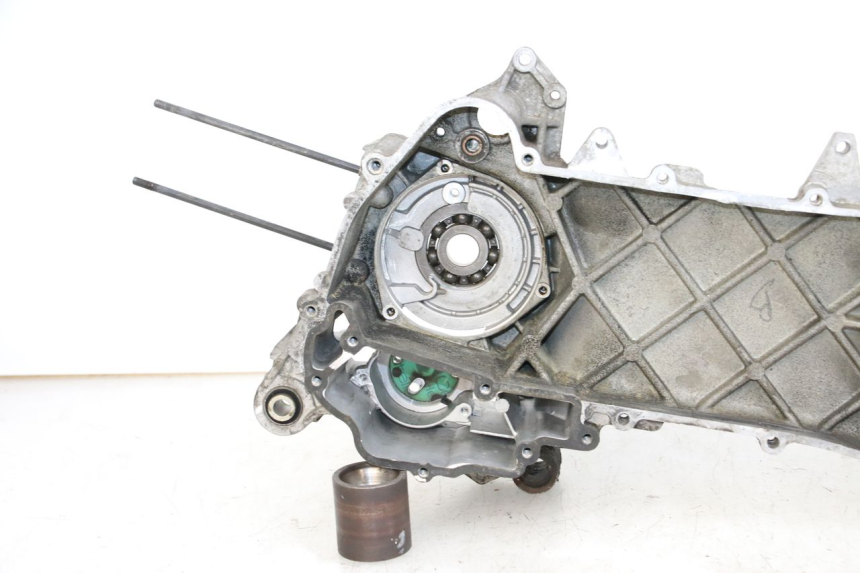 photo de LEFT ENGINE CRANKCASE APRILIA SCARABEO 100 (2003 - 2012) - Surface and material condition