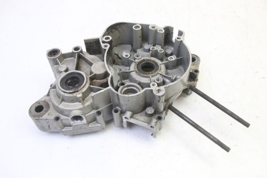 photo de LEFT ENGINE CRANKCASE DERBI SENDA SM DRD 50 (2008 - 2013) - Alternative perspective