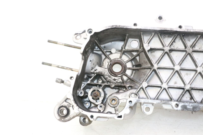 photo de LEFT ENGINE CRANKCASE APRILIA SR 2T 50 (2012 - 2017) - Alternative angle