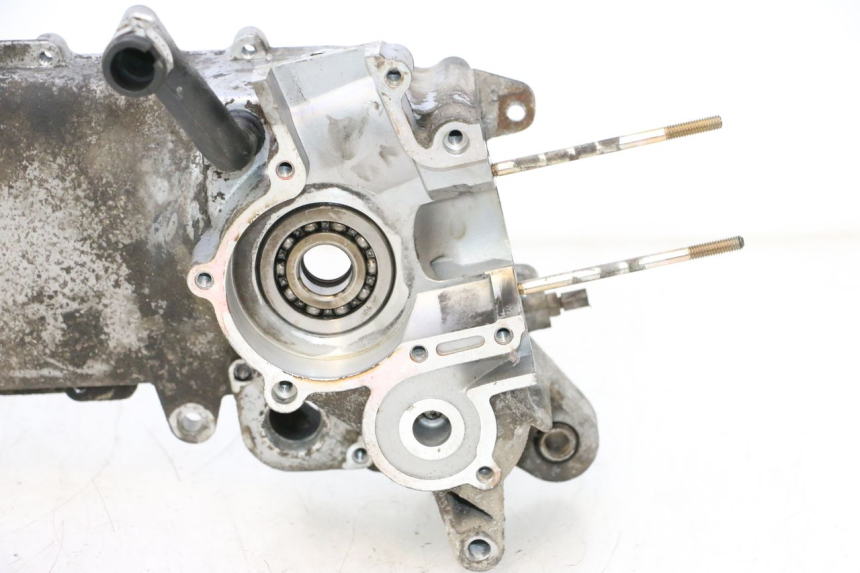 photo de LEFT ENGINE CRANKCASE PIAGGIO TYPHOON 50 (2000 - 2009) - Component zoom