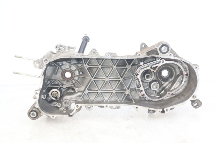photo de LEFT ENGINE CRANKCASE PIAGGIO VESPA S 2T 50 (2007 - 2014) - Main view