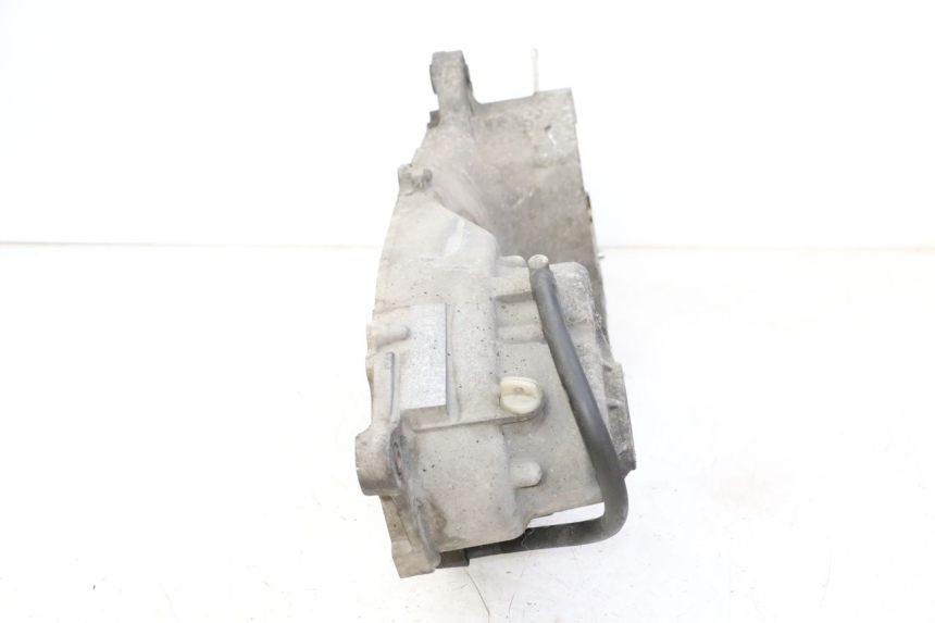 photo de LEFT ENGINE CRANKCASE YAMAHA X-MAX XMAX 125 (2010 - 2013) - Alternative perspective