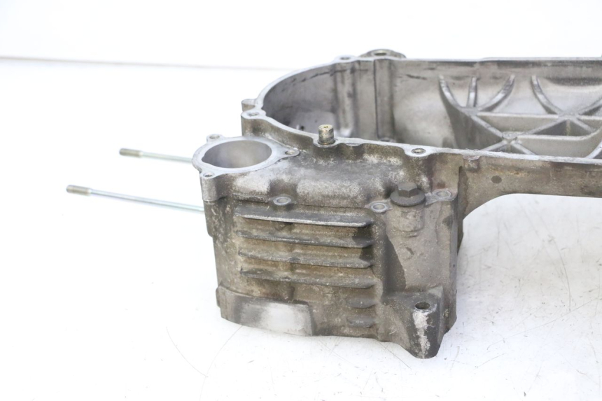 photo de LEFT ENGINE CRANKCASE YAMAHA X-MAX XMAX 125 (2010 - 2013) - Alternative perspective