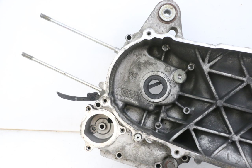 photo de LEFT ENGINE CRANKCASE YAMAHA X-MAX XMAX 125 (2010 - 2013) - Distinctive features