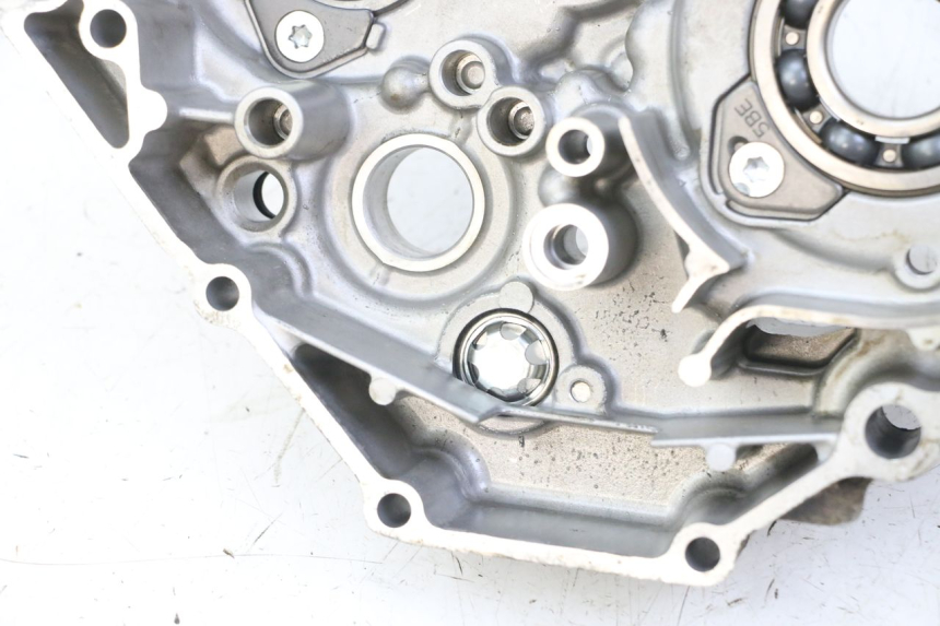 photo de LEFT ENGINE CRANKCASE YAMAHA YZ-F YZF 250 (2007 - 2013) - High-resolution close-up