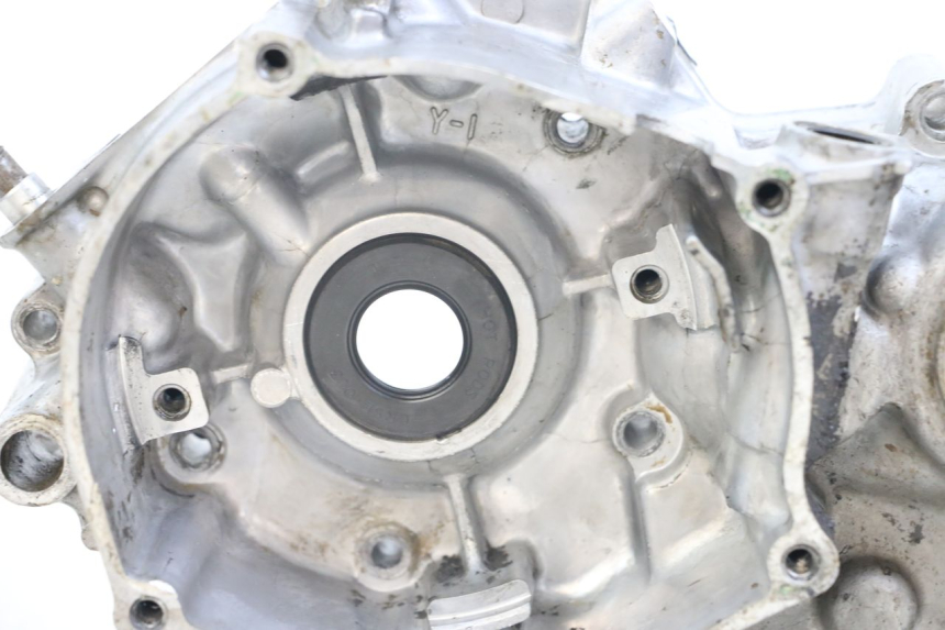 photo de LEFT ENGINE CRANKCASE YAMAHA YZ 85 (2002 - 2018) - High-resolution close-up