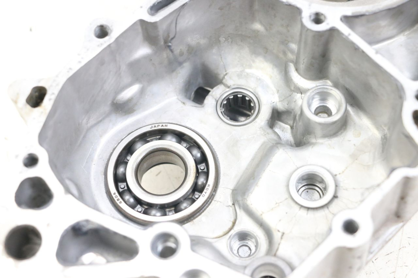 photo de LEFT ENGINE CRANKCASE YAMAHA YZ 85 (2002 - 2018) - Alternative perspective