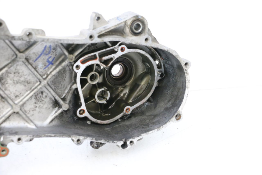 photo de LEFT ENGINE CRANKCASE PIAGGIO ZIP 4T 50 (2018 - 2020) - Alternative perspective