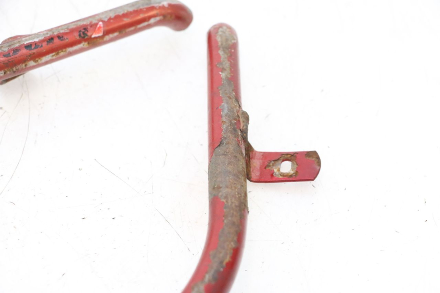 photo de CYLINDER CRASH PROTECTOR PEUGEOT TREKKER 50 (1995 - 2004) - Fixing points details