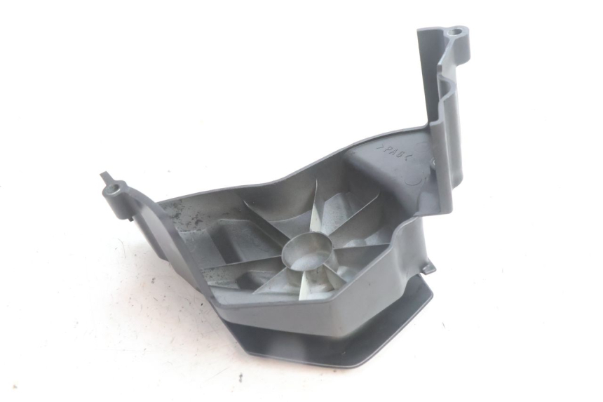 photo de SPROCKET COVER YAMAHA FZ8 800 (2010 - 2016) - Fixing points details