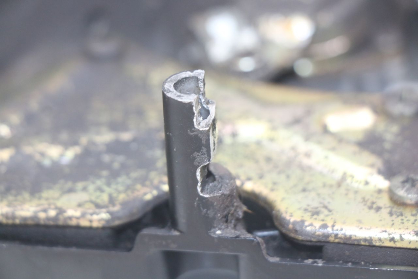 photo de SPROCKET COVER YAMAHA FZS FAZER 600 (1998 - 2001) - Zoom on usage condition