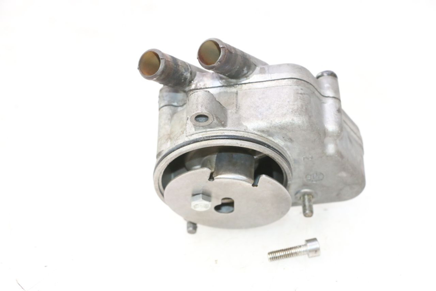 photo de WATER PUMP COVER YAMAHA YP MAJESTY 125 (1998 - 2001) - Zoom on usage condition