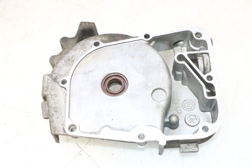 photo de STATOR COVER PEUGEOT KISBEE 4T 50 (2018 - 2022) - Zoom on usage condition