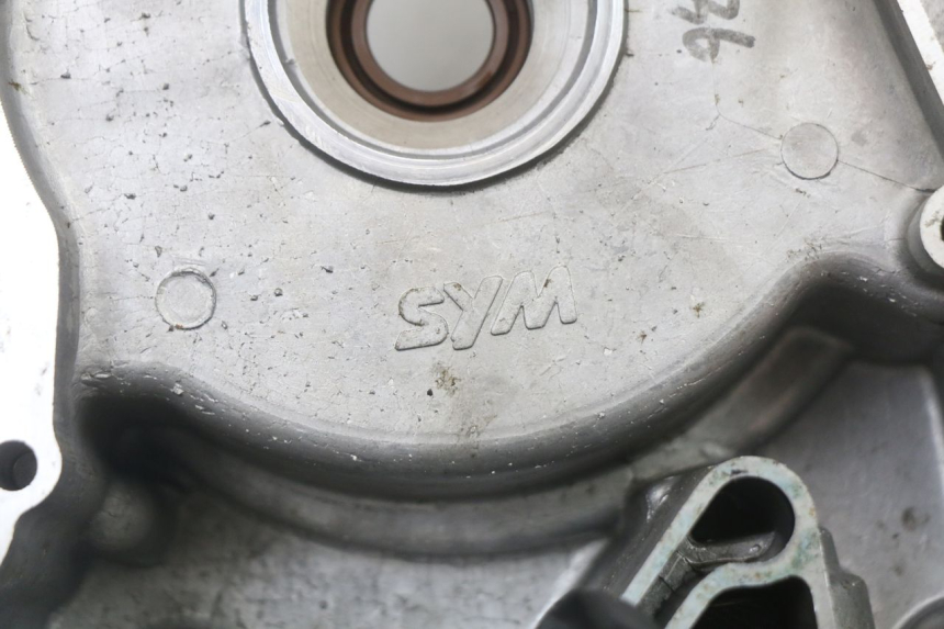 photo de STATOR COVER PEUGEOT DJANGO 125 (2014 - 2017) - Fixing points details