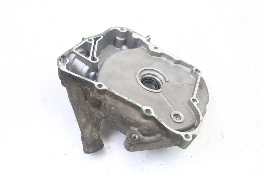 photo de STATOR COVER PEUGEOT VIVACITY 125 (2010 - 2017) - Fixing points details