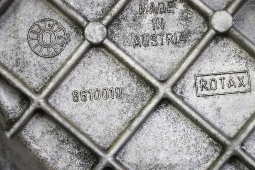 photo de VARIATOR COVER BMW C1 125 (2000 - 2003) - Alternative perspective