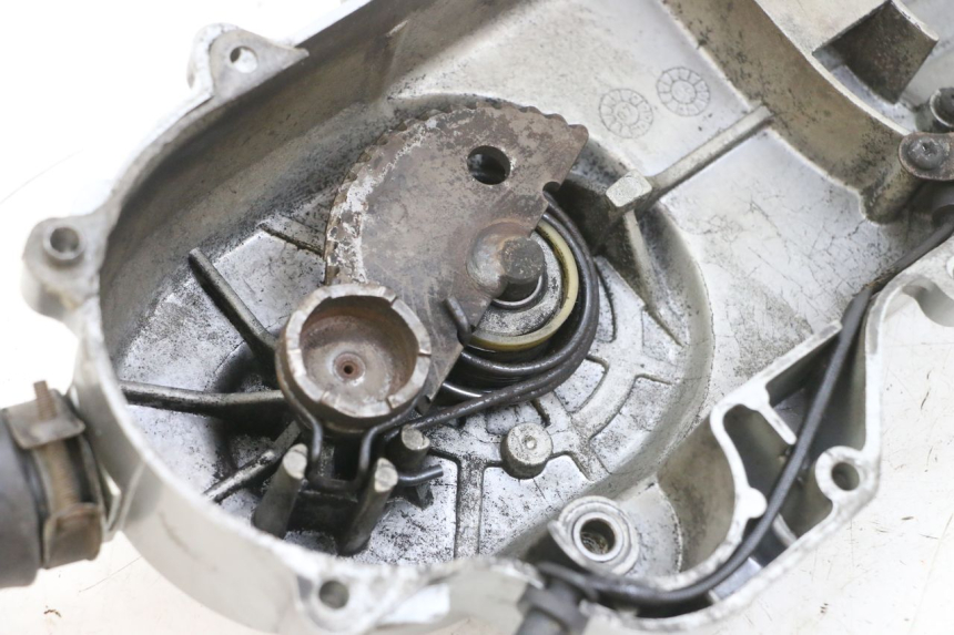 photo de VARIATOR COVER PEUGEOT KISBEE 4T 50 (2010 - 2017) - Fixing points details