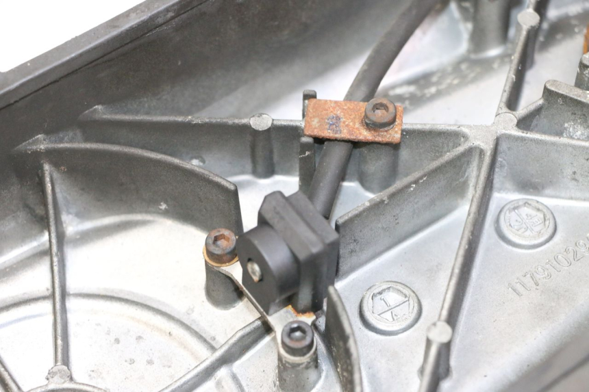 photo de DRIVE BELT COVER PEUGEOT STREETZONE I NAKED 2T 50 (2018 - 2020) - Alternative perspective