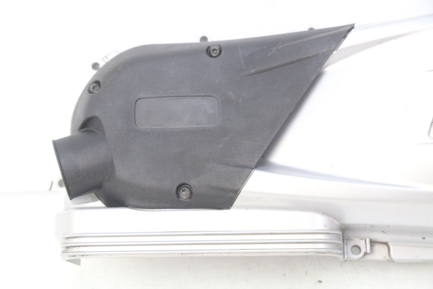 photo de VARIATOR COVER PIAGGIO VESPA GTS IGET ABS 125 (2017 - 2023) - High-resolution close-up