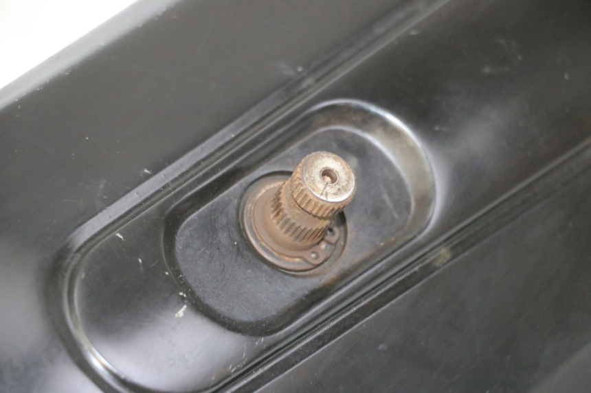 photo de VARIATOR COVER PEUGEOT VIVACITY NEW 4T 50 (2008 - 2017) - Fixing points details