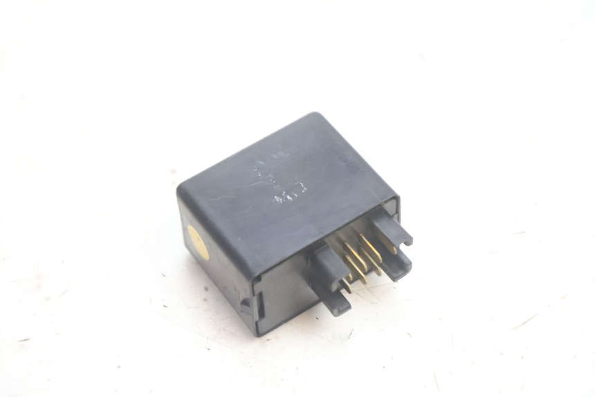 photo de TURN SIGNAL RELAY SUZUKI BURGMAN EXECUTIVE ABS 650 (2006 - 2012) - Alternative perspective