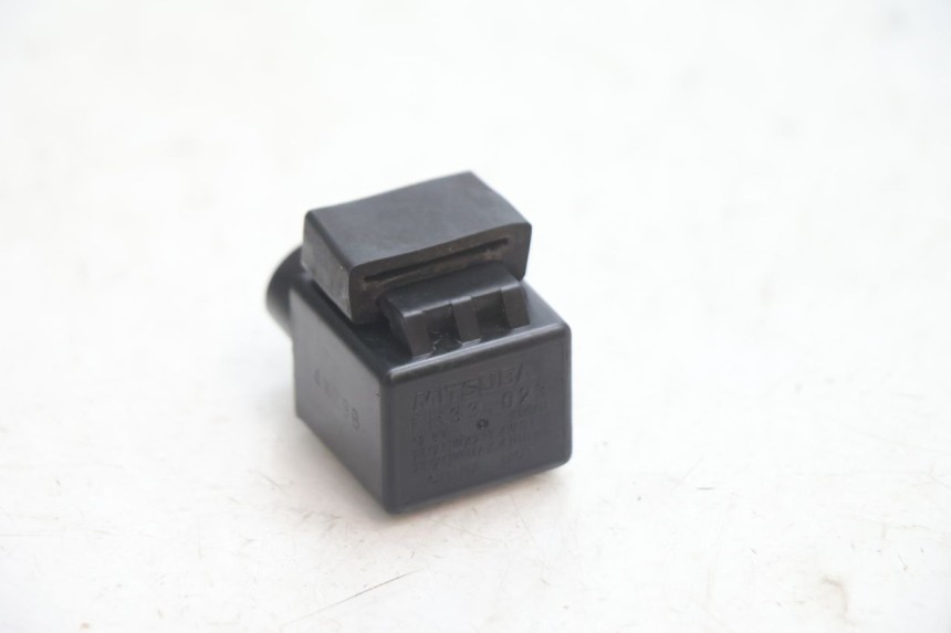 photo de TURN SIGNAL RELAY HONDA CB F HORNET 600 (2005 - 2006) - Zoom on usage condition