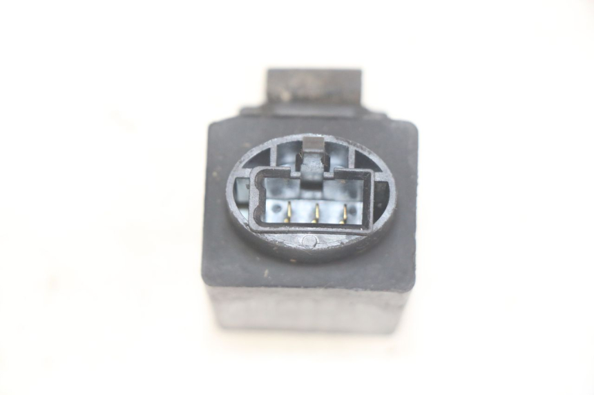 photo de FLASHER RELAY HONDA CBR F SC25 1000 (1989 - 1992) - Zoom on usage condition