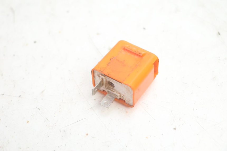 photo de TURN SIGNAL RELAY SUZUKI DR S 600 (1985 - 1989) - Alternative perspective