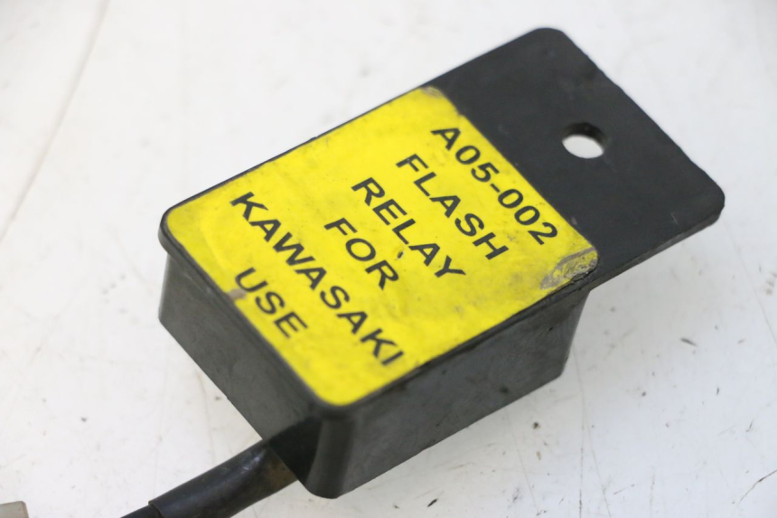 photo de TURN SIGNAL RELAY KAWASAKI ER-6 ER6 N 650 (2005 - 2009) - Alternative perspective