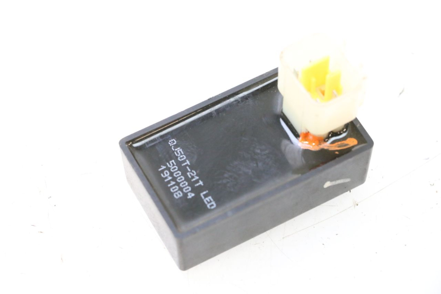 photo de TURN SIGNAL RELAY UNIT KEEWAY F-ACT FACT EVO 50 (2020 - 2026) - Technical close-up
