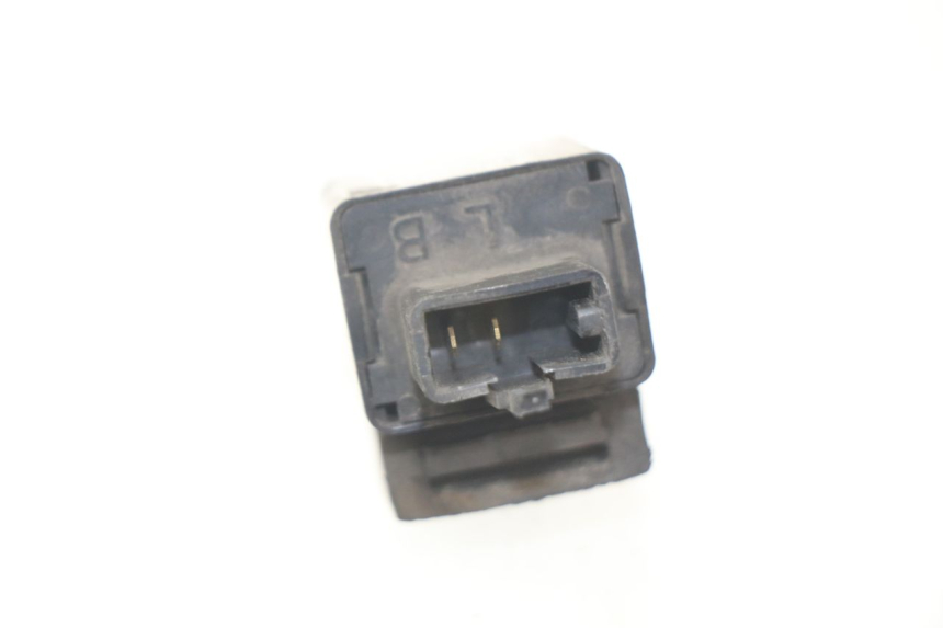 photo de FLASHER RELAY HONDA FES PANTHEON 125 (2003 - 2007) - Zoom on usage condition