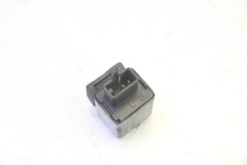 photo de TURN SIGNAL RELAY YAMAHA FZ6 N FAZER 600 (2004 - 2006) - Alternative perspective