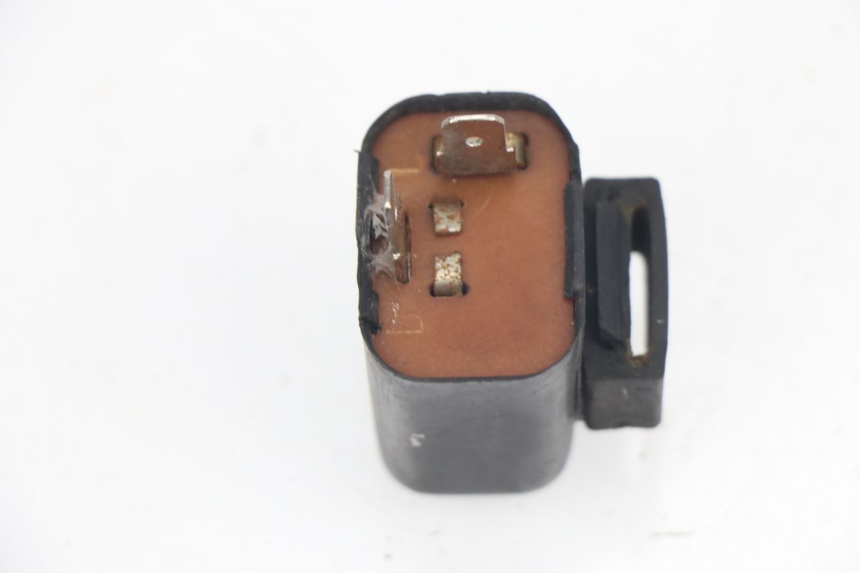 photo de TURN SIGNAL RELAY SUZUKI GN 125 (1997 - 2000) - Zoom on usage condition