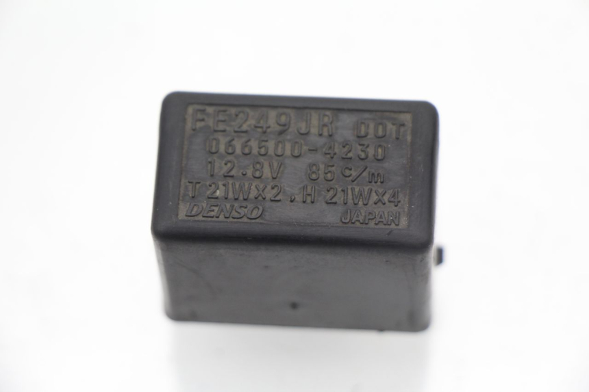 photo de TURN SIGNAL RELAY SUZUKI GSF N BANDIT 600 (2000 - 2004) - Component detail