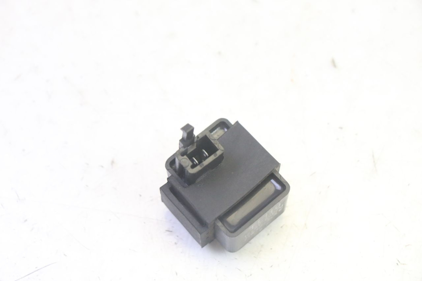 photo de TURN SIGNAL RELAY SUZUKI GSF N BANDIT 600 (1996 - 1999) - Component detail