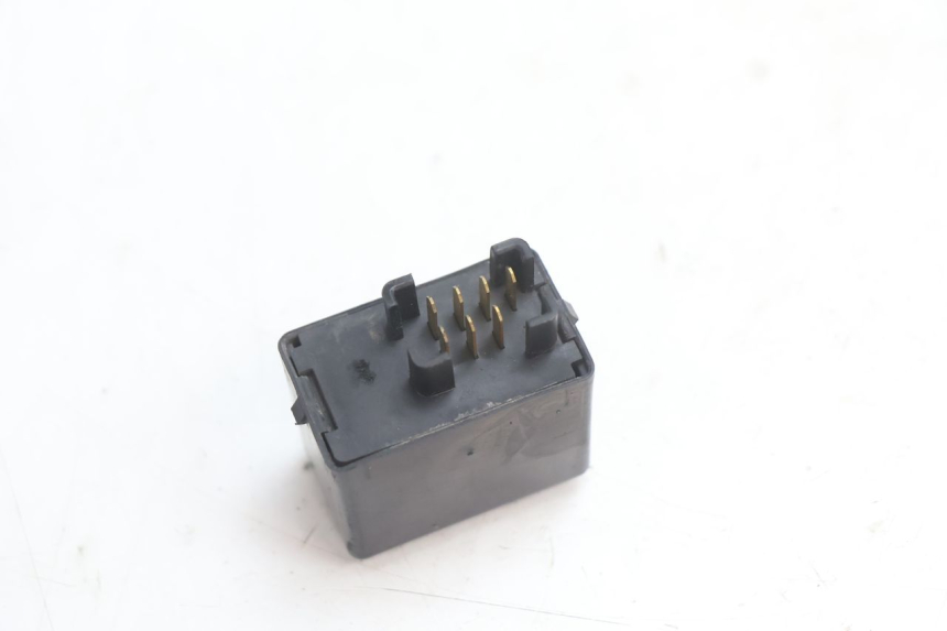 photo de TURN SIGNAL RELAY SUZUKI GSR 600 (2005 - 2012) - Alternative perspective