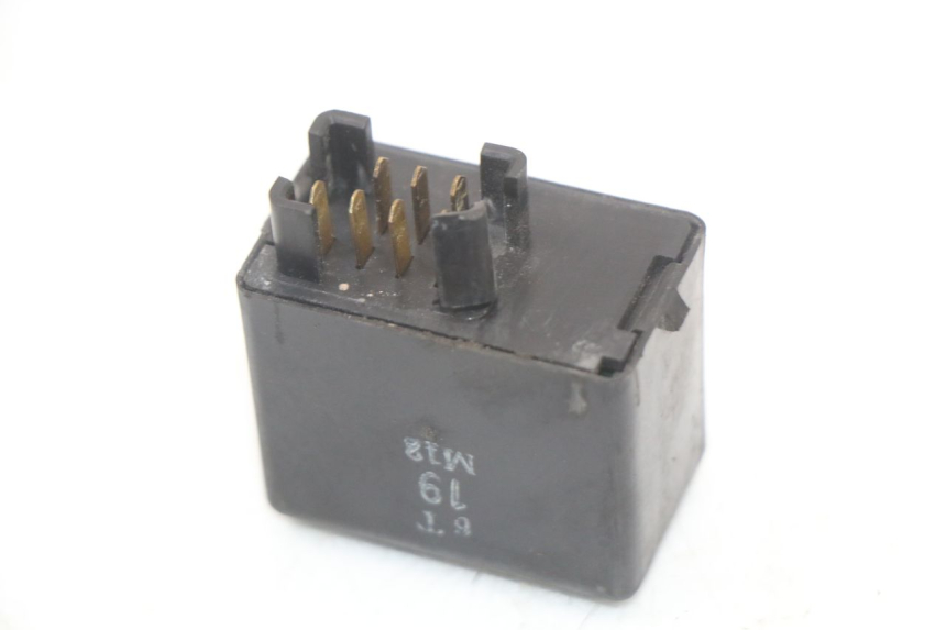 photo de TURN SIGNAL RELAY SUZUKI GZ MARAUDER 125 (1998 - 2004) - Technical close-up