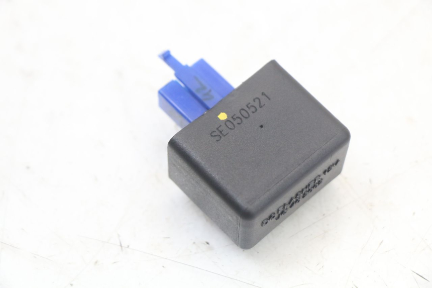 photo de TURN SIGNAL RELAY HUSQVARNA SVARTPILEN 401 (2018 - 2023) - Main view