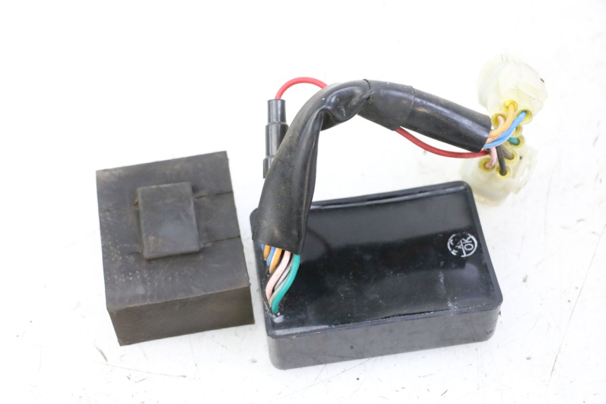 photo de TURN SIGNAL RELAY SYM JOYMAX 125 (2010 - 2017) - Fixing points details