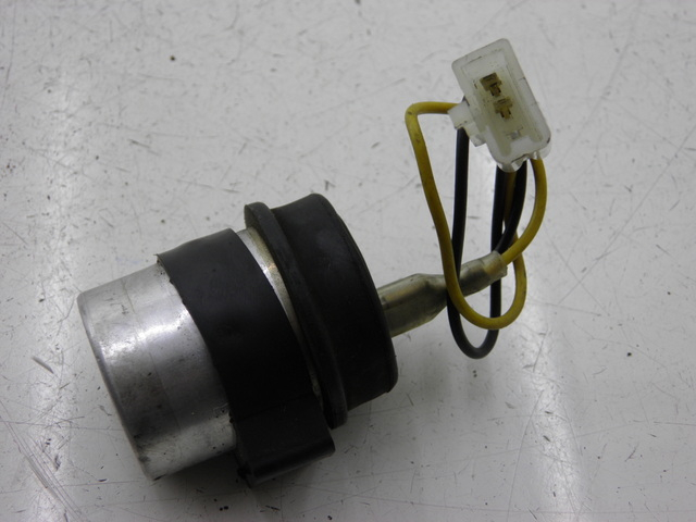 photo de TURN SIGNAL RELAY KAWASAKI ER - 5 500 (1997 - 2000) - Alternative perspective