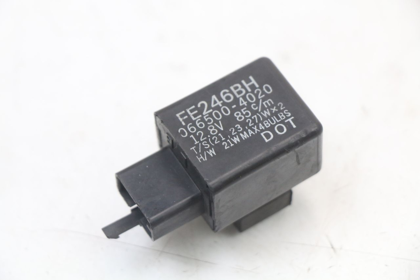 photo de TURN SIGNAL RELAY KAWASAKI ZR7 ZR-7 S 750 (1999 - 2004) - Main view